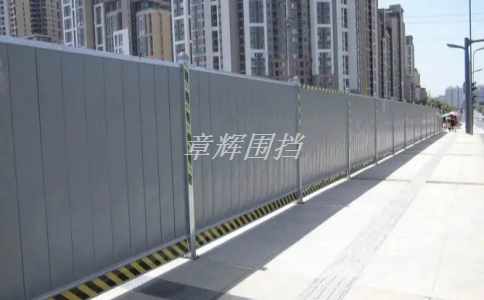 金屬圍擋的顏色是否需要與周圍環(huán)境相協(xié)調(diào)？